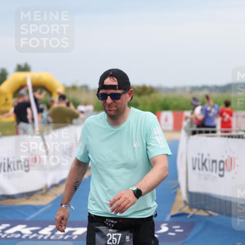 22.06.2025 - Viking Triathlon Yannick Fuchs http://msf.ph/oto/8080808 22.06.2025 17:04:38 Ziel 257 meine-sportfotos.de