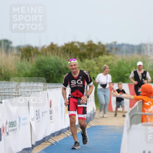22.06.2025 - Viking Triathlon Yannick Fuchs http://msf.ph/oto/8081016 22.06.2025 17:09:38 Ziel 493 meine-sportfotos.de