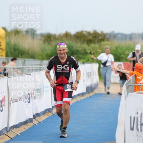 22.06.2025 - Viking Triathlon Yannick Fuchs http://msf.ph/oto/8081025 22.06.2025 17:09:40 Ziel 493 meine-sportfotos.de
