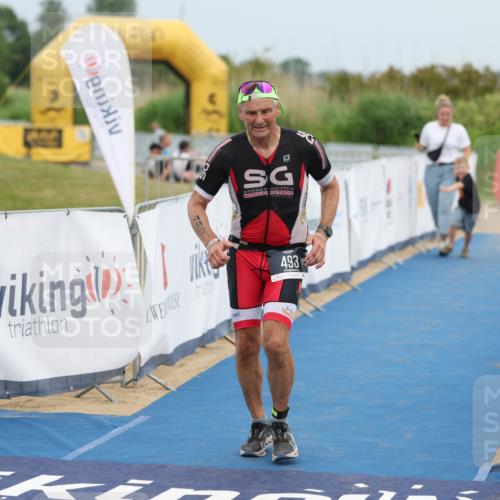 22.06.2025 - Viking Triathlon Yannick Fuchs http://msf.ph/oto/8081031 22.06.2025 17:09:42 Ziel 493 meine-sportfotos.de