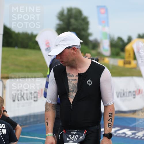 22.06.2025 - Viking Triathlon Yannick Fuchs http://msf.ph/oto/8081061 22.06.2025 17:09:55 Ziel  meine-sportfotos.de