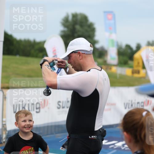 22.06.2025 - Viking Triathlon Yannick Fuchs http://msf.ph/oto/8081071 22.06.2025 17:10:03 Ziel  meine-sportfotos.de