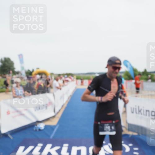 22.06.2025 - Viking Triathlon MichiJ http://msf.ph/oto/8081217 22.06.2025 14:26:05 Ziel 188 meine-sportfotos.de