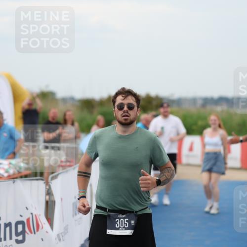 22.06.2025 - Viking Triathlon Yannick Fuchs http://msf.ph/oto/8081281 22.06.2025 17:41:55 Ziel 305 meine-sportfotos.de
