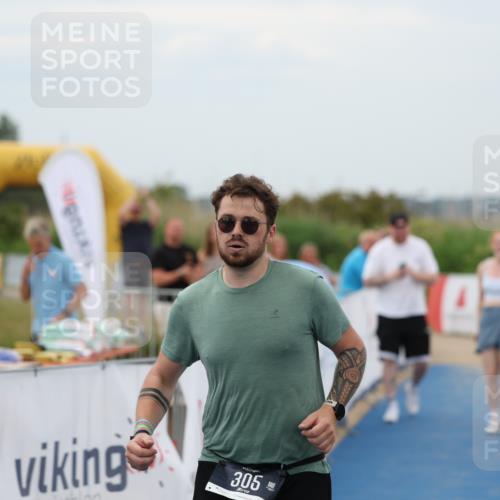 22.06.2025 - Viking Triathlon Yannick Fuchs http://msf.ph/oto/8081283 22.06.2025 17:41:55 Ziel 305 meine-sportfotos.de