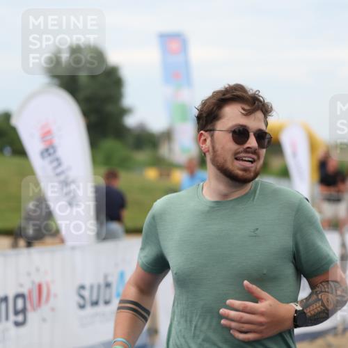 22.06.2025 - Viking Triathlon Yannick Fuchs http://msf.ph/oto/8081294 22.06.2025 17:41:57 Ziel 305 meine-sportfotos.de