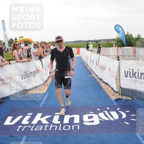 22.06.2025 - Viking Triathlon MichiJ http://msf.ph/oto/8081672 22.06.2025 15:59:10 Ziel 77, 461, 535 meine-sportfotos.de