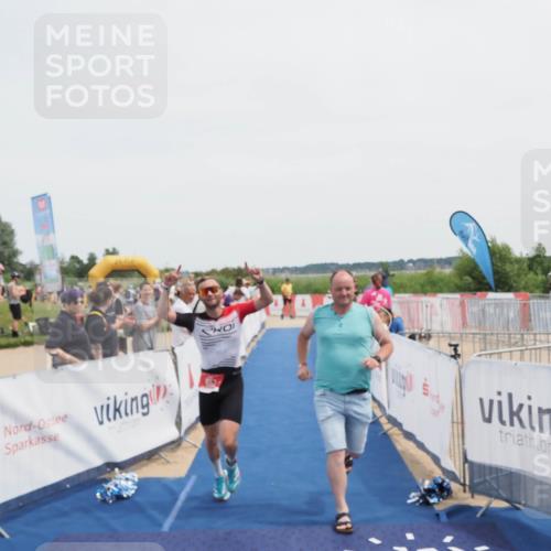 22.06.2025 - Viking Triathlon MichiJ http://msf.ph/oto/8081673 22.06.2025 14:27:24 Ziel 652 meine-sportfotos.de