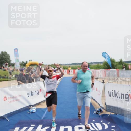 22.06.2025 - Viking Triathlon MichiJ http://msf.ph/oto/8081680 22.06.2025 14:27:24 Ziel 652 meine-sportfotos.de