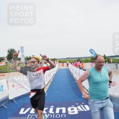 22.06.2025 - Viking Triathlon MichiJ http://msf.ph/oto/8081698 22.06.2025 14:27:25 Ziel 652 meine-sportfotos.de