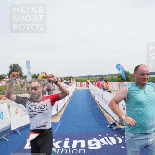 22.06.2025 - Viking Triathlon MichiJ http://msf.ph/oto/8081701 22.06.2025 14:27:25 Ziel 652 meine-sportfotos.de