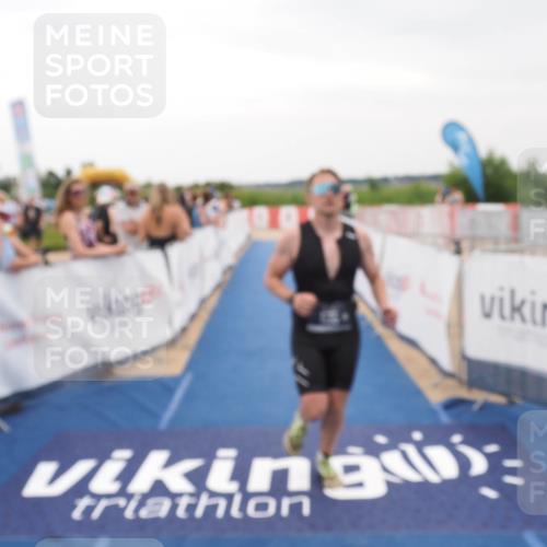 22.06.2025 - Viking Triathlon MichiJ http://msf.ph/oto/8081787 22.06.2025 15:59:18 Ziel 535 meine-sportfotos.de