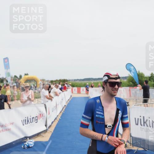 22.06.2025 - Viking Triathlon MichiJ http://msf.ph/oto/8081970 22.06.2025 14:29:31 Ziel 286 meine-sportfotos.de