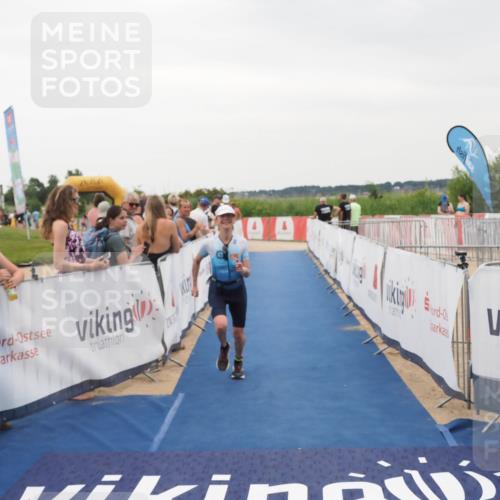 22.06.2025 - Viking Triathlon MichiJ http://msf.ph/oto/8082120 22.06.2025 16:00:23 Ziel 154 meine-sportfotos.de
