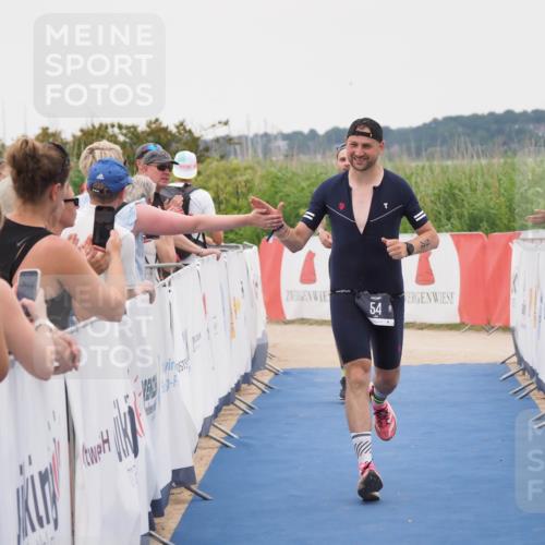 22.06.2025 - Viking Triathlon MichiJ http://msf.ph/oto/8082175 22.06.2025 16:01:08 Ziel 54, 378 meine-sportfotos.de