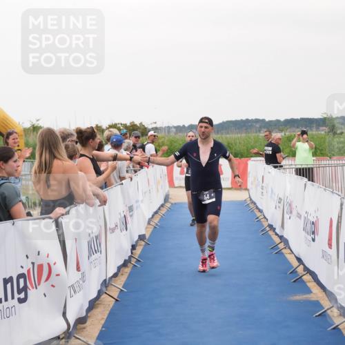 22.06.2025 - Viking Triathlon MichiJ http://msf.ph/oto/8082201 22.06.2025 16:01:09 Ziel 54, 378 meine-sportfotos.de