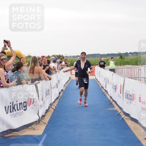 22.06.2025 - Viking Triathlon MichiJ http://msf.ph/oto/8082212 22.06.2025 16:01:09 Ziel 54, 378 meine-sportfotos.de