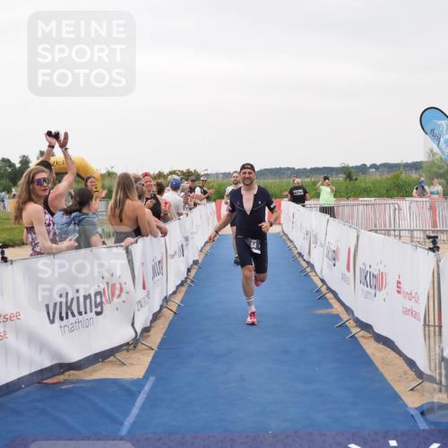 22.06.2025 - Viking Triathlon MichiJ http://msf.ph/oto/8082220 22.06.2025 16:01:09 Ziel 54, 378 meine-sportfotos.de