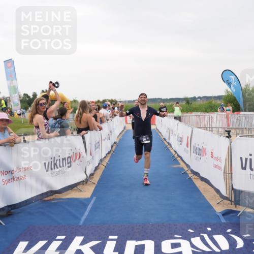 22.06.2025 - Viking Triathlon MichiJ http://msf.ph/oto/8082230 22.06.2025 16:01:10 Ziel 54, 378 meine-sportfotos.de