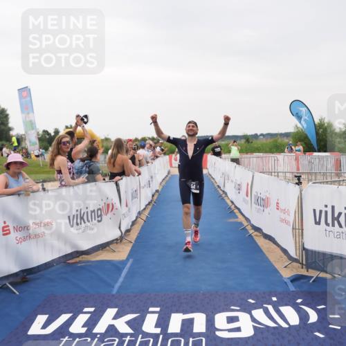 22.06.2025 - Viking Triathlon MichiJ http://msf.ph/oto/8082237 22.06.2025 16:01:10 Ziel 54, 378 meine-sportfotos.de