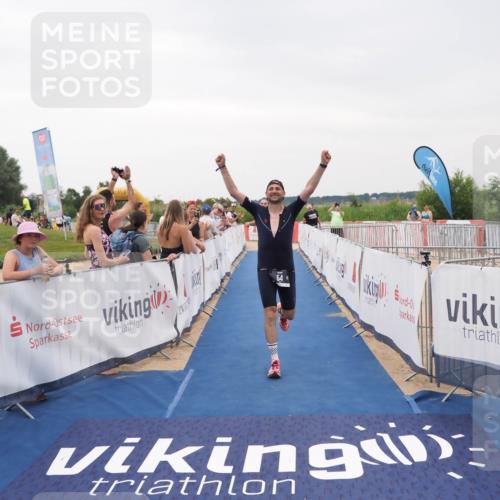 22.06.2025 - Viking Triathlon MichiJ http://msf.ph/oto/8082241 22.06.2025 16:01:10 Ziel 54, 378 meine-sportfotos.de