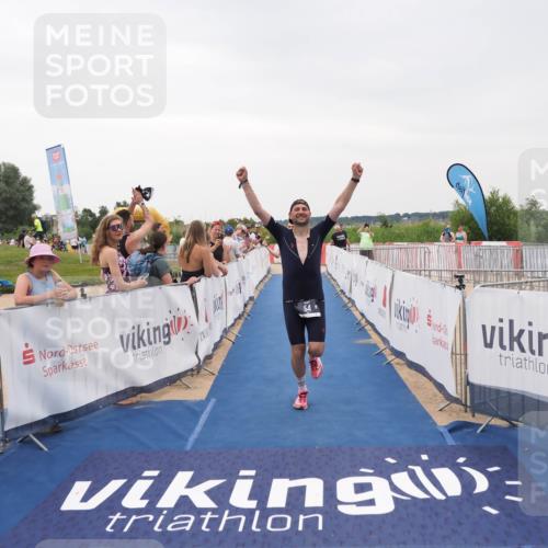 22.06.2025 - Viking Triathlon MichiJ http://msf.ph/oto/8082245 22.06.2025 16:01:10 Ziel 54, 378 meine-sportfotos.de