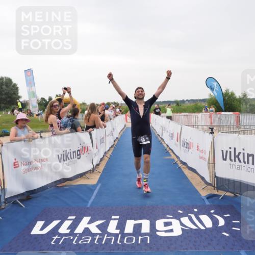 22.06.2025 - Viking Triathlon MichiJ http://msf.ph/oto/8082249 22.06.2025 16:01:10 Ziel 54, 378 meine-sportfotos.de