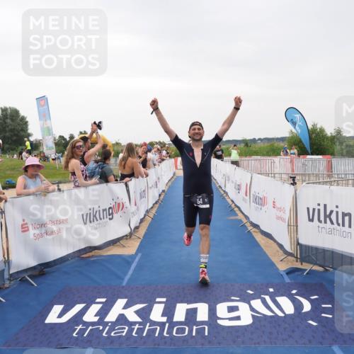 22.06.2025 - Viking Triathlon MichiJ http://msf.ph/oto/8082252 22.06.2025 16:01:10 Ziel 54, 378 meine-sportfotos.de