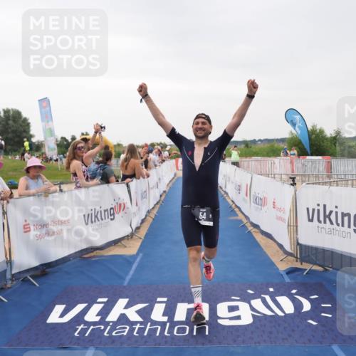 22.06.2025 - Viking Triathlon MichiJ http://msf.ph/oto/8082263 22.06.2025 16:01:11 Ziel 54, 378 meine-sportfotos.de