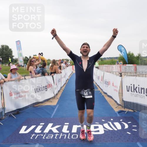 22.06.2025 - Viking Triathlon MichiJ http://msf.ph/oto/8082270 22.06.2025 16:01:11 Ziel 54, 378 meine-sportfotos.de