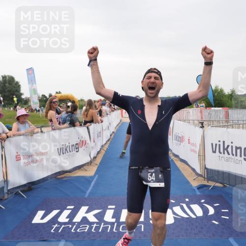22.06.2025 - Viking Triathlon MichiJ http://msf.ph/oto/8082277 22.06.2025 16:01:11 Ziel 54, 378 meine-sportfotos.de