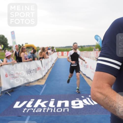 22.06.2025 - Viking Triathlon MichiJ http://msf.ph/oto/8082288 22.06.2025 16:01:12 Ziel 54, 378 meine-sportfotos.de