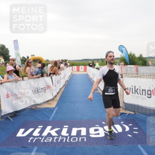 22.06.2025 - Viking Triathlon MichiJ http://msf.ph/oto/8082302 22.06.2025 16:01:13 Ziel 54, 378 meine-sportfotos.de
