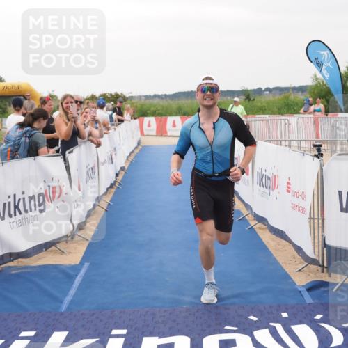 22.06.2025 - Viking Triathlon MichiJ http://msf.ph/oto/8082905 22.06.2025 16:01:47 Ziel 121 meine-sportfotos.de