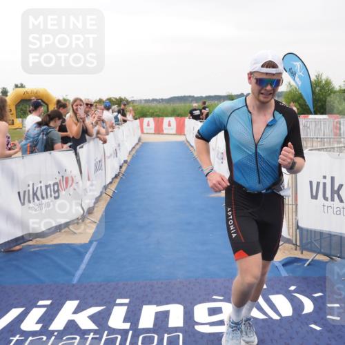 22.06.2025 - Viking Triathlon MichiJ http://msf.ph/oto/8082927 22.06.2025 16:01:48 Ziel 121 meine-sportfotos.de