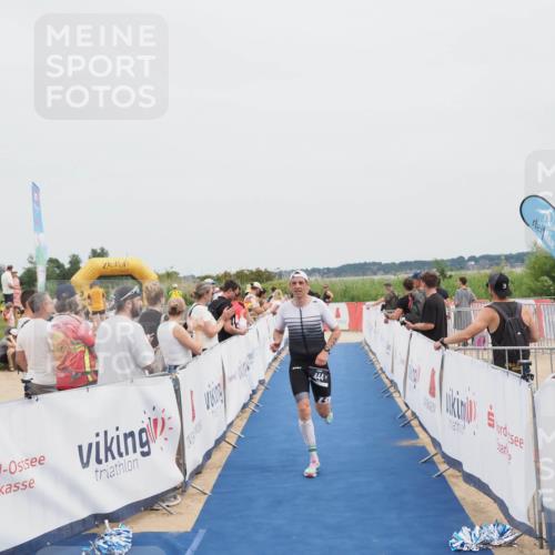 22.06.2025 - Viking Triathlon MichiJ http://msf.ph/oto/8083380 22.06.2025 14:40:43 Ziel 444 meine-sportfotos.de