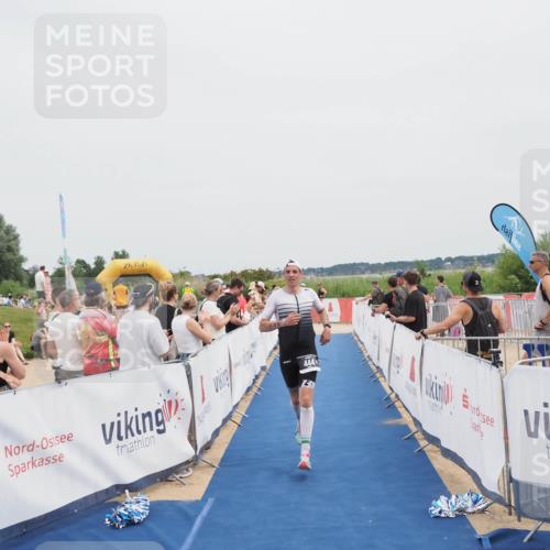 22.06.2025 - Viking Triathlon MichiJ http://msf.ph/oto/8083390 22.06.2025 14:40:43 Ziel 444 meine-sportfotos.de