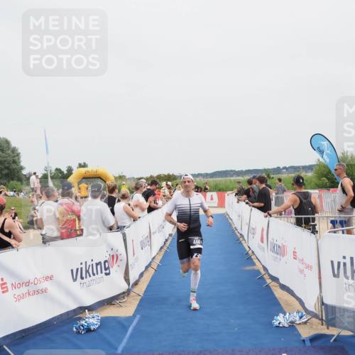 22.06.2025 - Viking Triathlon MichiJ http://msf.ph/oto/8083395 22.06.2025 14:40:43 Ziel 444 meine-sportfotos.de