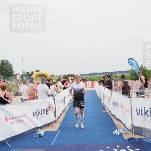 22.06.2025 - Viking Triathlon MichiJ http://msf.ph/oto/8083403 22.06.2025 14:40:43 Ziel 444 meine-sportfotos.de