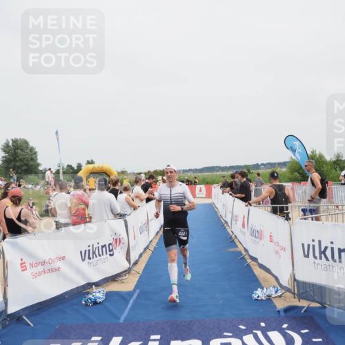22.06.2025 - Viking Triathlon MichiJ http://msf.ph/oto/8083409 22.06.2025 14:40:43 Ziel 444 meine-sportfotos.de