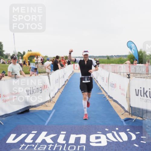 22.06.2025 - Viking Triathlon MichiJ http://msf.ph/oto/8083417 22.06.2025 16:10:01 Ziel 97 meine-sportfotos.de