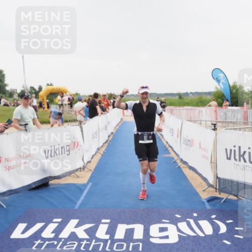 22.06.2025 - Viking Triathlon MichiJ http://msf.ph/oto/8083422 22.06.2025 16:10:01 Ziel 97 meine-sportfotos.de