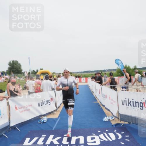 22.06.2025 - Viking Triathlon MichiJ http://msf.ph/oto/8083424 22.06.2025 14:40:44 Ziel 444 meine-sportfotos.de
