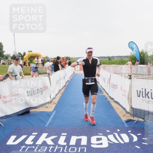 22.06.2025 - Viking Triathlon MichiJ http://msf.ph/oto/8083426 22.06.2025 16:10:01 Ziel 97 meine-sportfotos.de