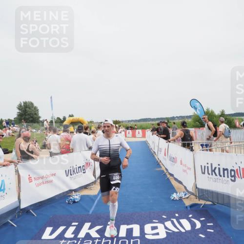 22.06.2025 - Viking Triathlon MichiJ http://msf.ph/oto/8083431 22.06.2025 14:40:44 Ziel 444 meine-sportfotos.de
