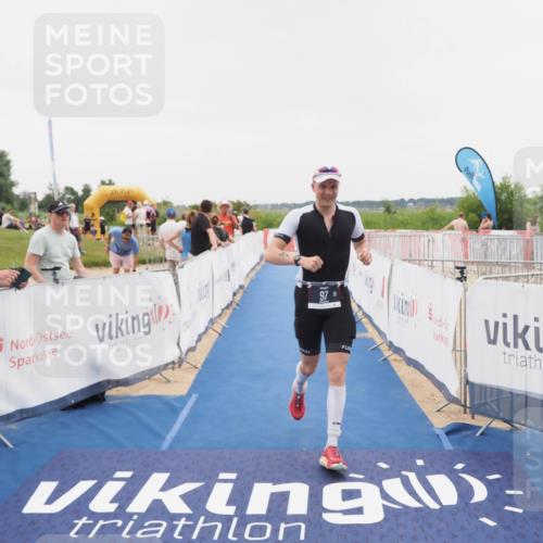 22.06.2025 - Viking Triathlon MichiJ http://msf.ph/oto/8083435 22.06.2025 16:10:01 Ziel 97 meine-sportfotos.de