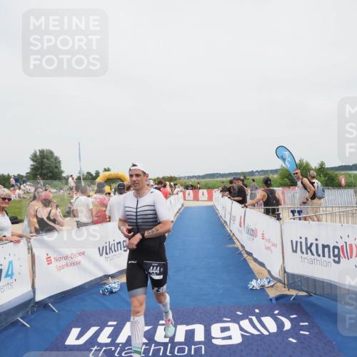 22.06.2025 - Viking Triathlon MichiJ http://msf.ph/oto/8083443 22.06.2025 14:40:44 Ziel 444 meine-sportfotos.de
