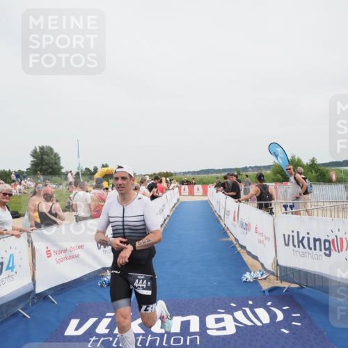22.06.2025 - Viking Triathlon MichiJ http://msf.ph/oto/8083449 22.06.2025 14:40:44 Ziel 444 meine-sportfotos.de