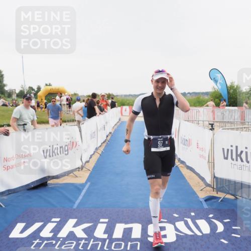 22.06.2025 - Viking Triathlon MichiJ http://msf.ph/oto/8083452 22.06.2025 16:10:01 Ziel 97 meine-sportfotos.de