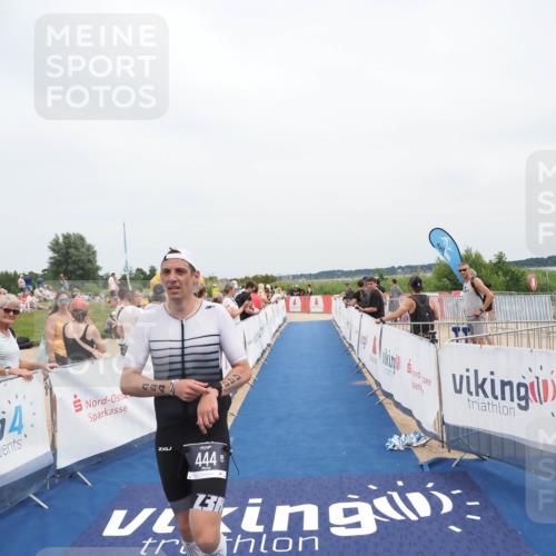 22.06.2025 - Viking Triathlon MichiJ http://msf.ph/oto/8083455 22.06.2025 14:40:44 Ziel 444 meine-sportfotos.de